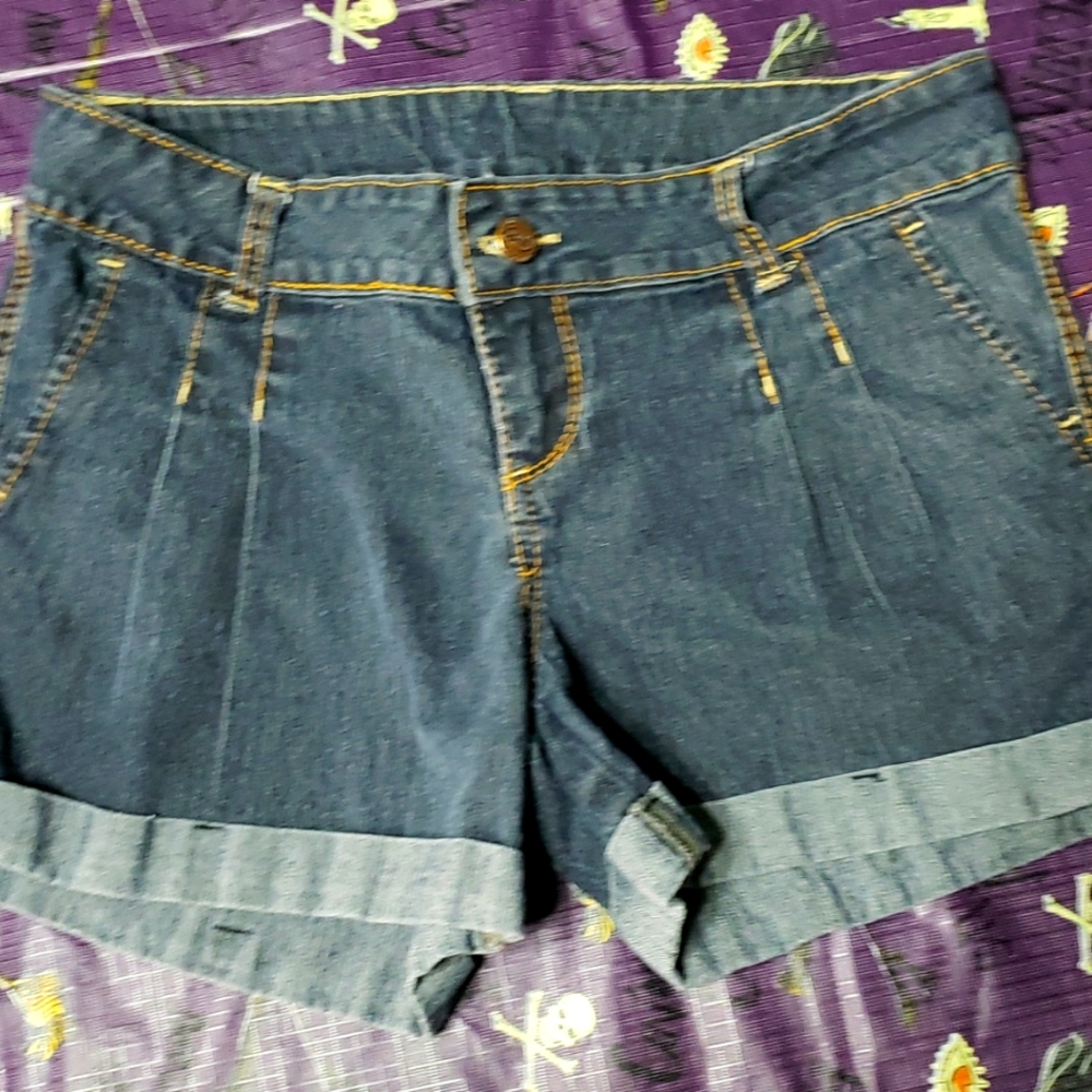 Light wait jeans shorts